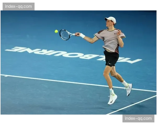 ATP迈阿密站决赛：辛纳鏖战三盘击败梅德韦杰夫，捧起个人第二座阳光双赛冠军